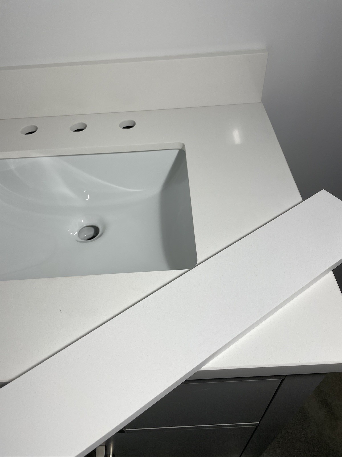 Kohler Quartz Sidesplash White 4” x 21-11/16″ x 2″