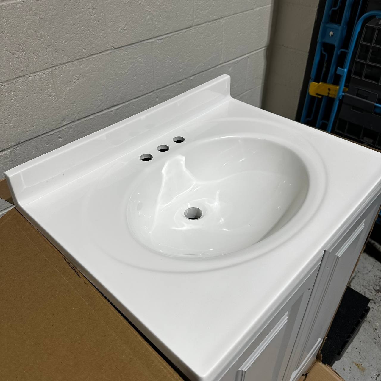 Glacier Bay 25″ Single-Sink Vanity – Pearl Gray with White Cultured Marble Top