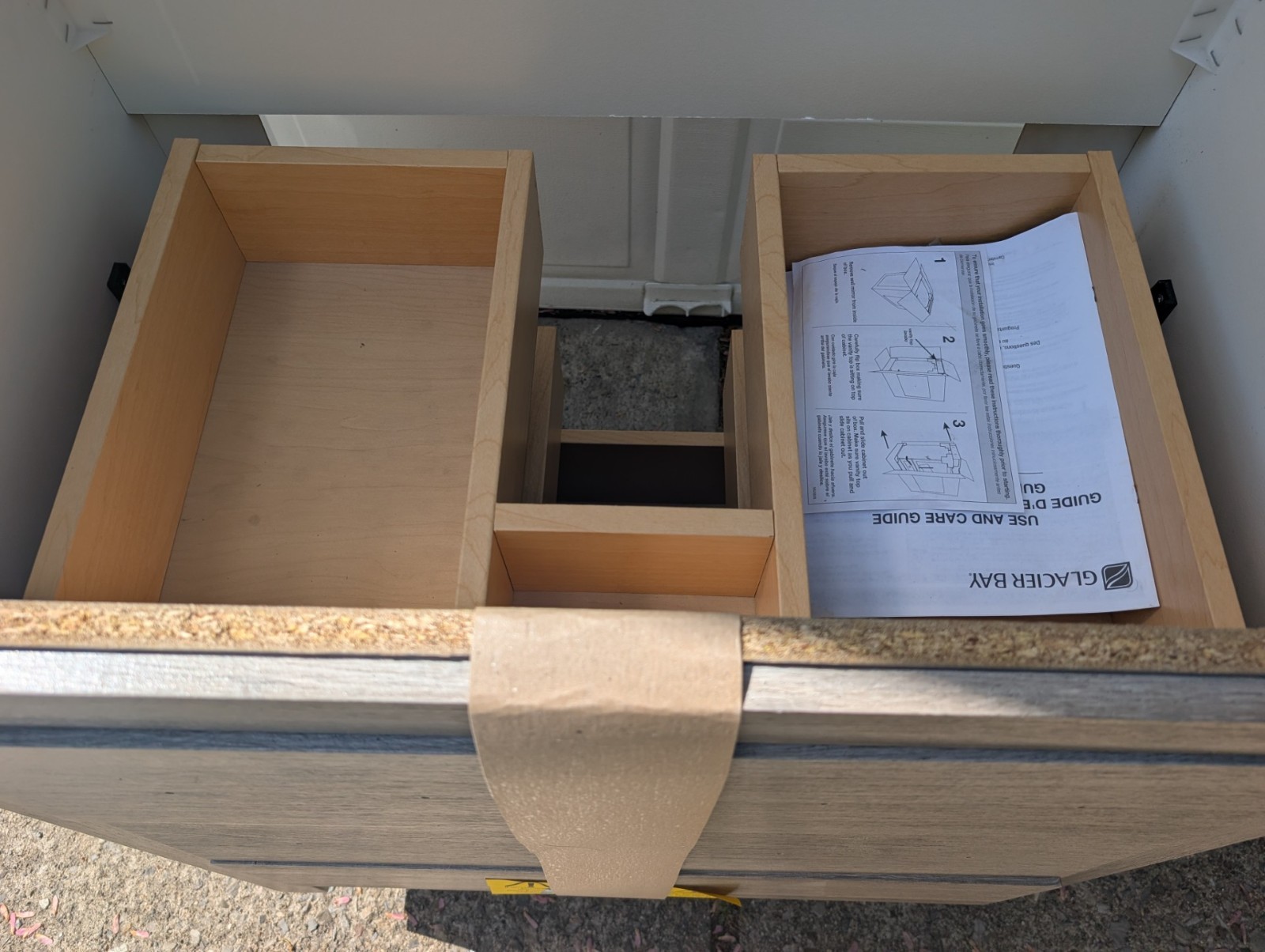 GlacierBay Woodbrook with Faucet & single sink vanity whitewashed oak NEW openbx