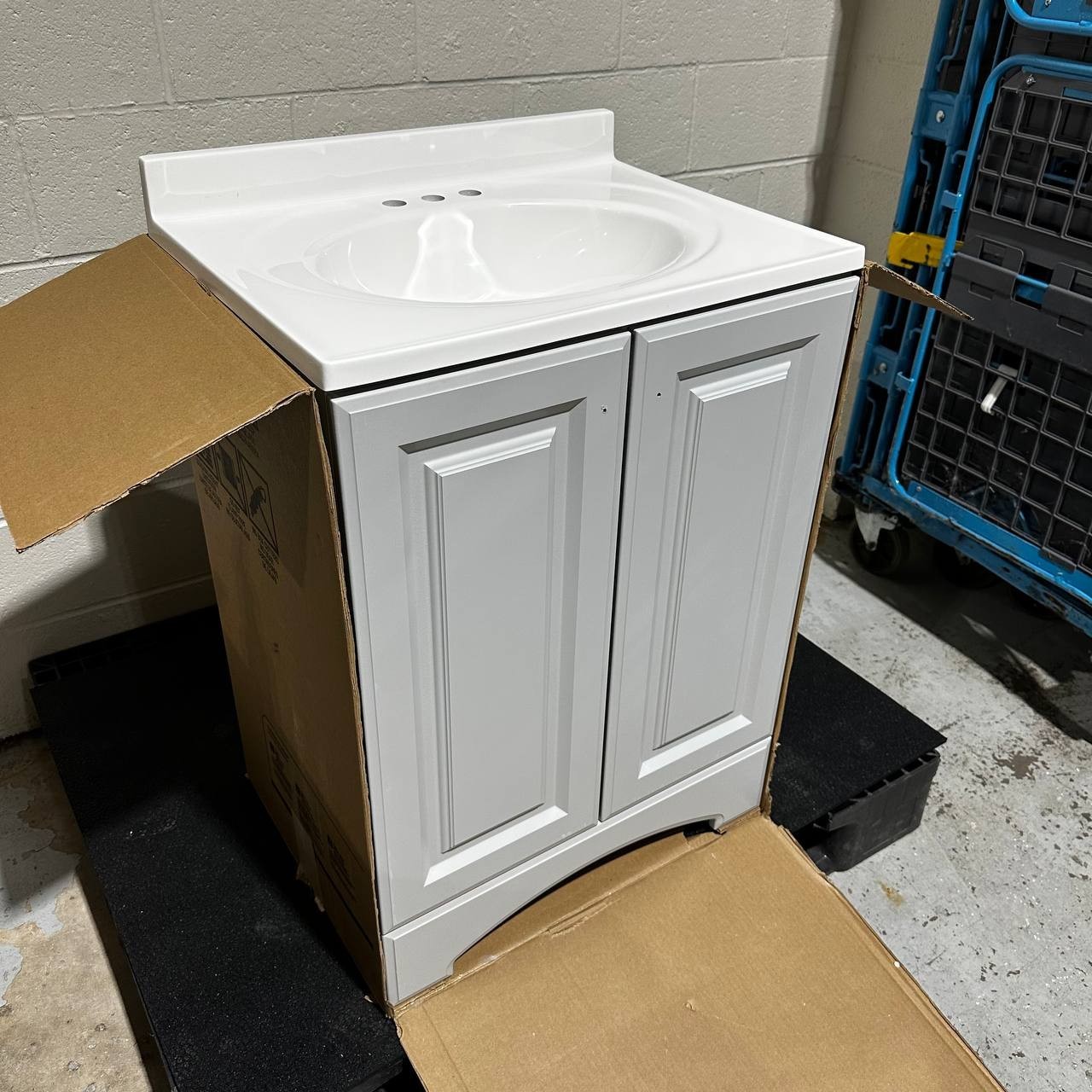 Glacier Bay 25″ Single-Sink Vanity – Pearl Gray with White Cultured Marble Top