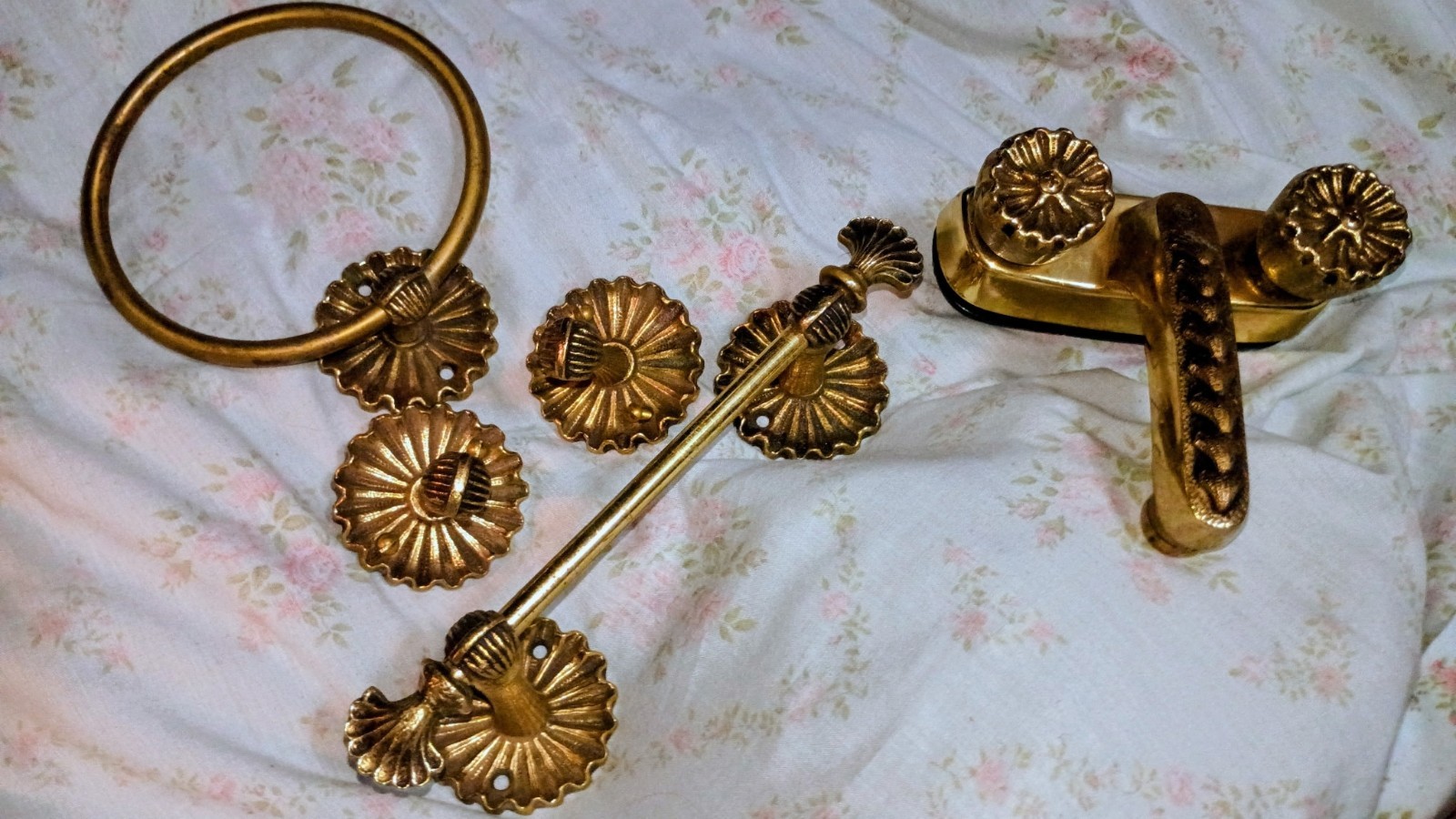antique brass bathroom faucet and accessories