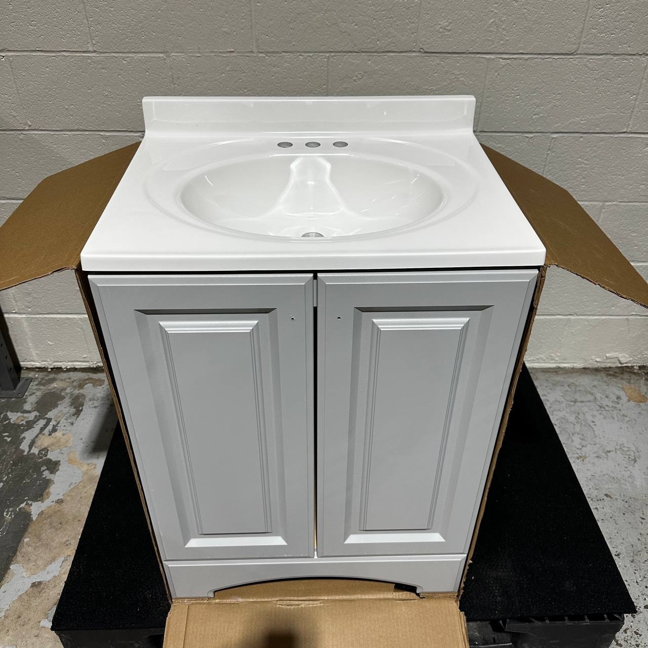Glacier Bay 25″ Single-Sink Vanity – Pearl Gray with White Cultured Marble Top