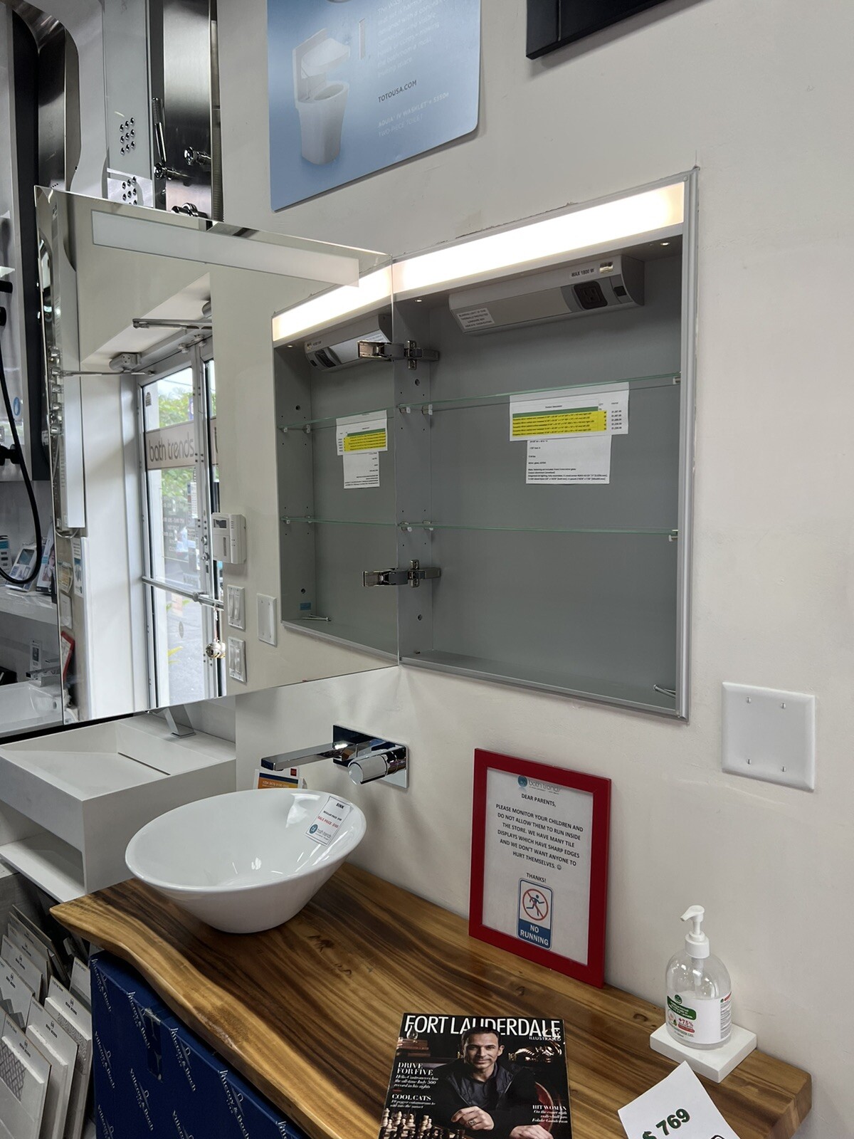 Villeroy & Boch LED Mirror Medicine cabinet, 23 5/8″ 29 3/8″ 4 1/4″ A417UR00