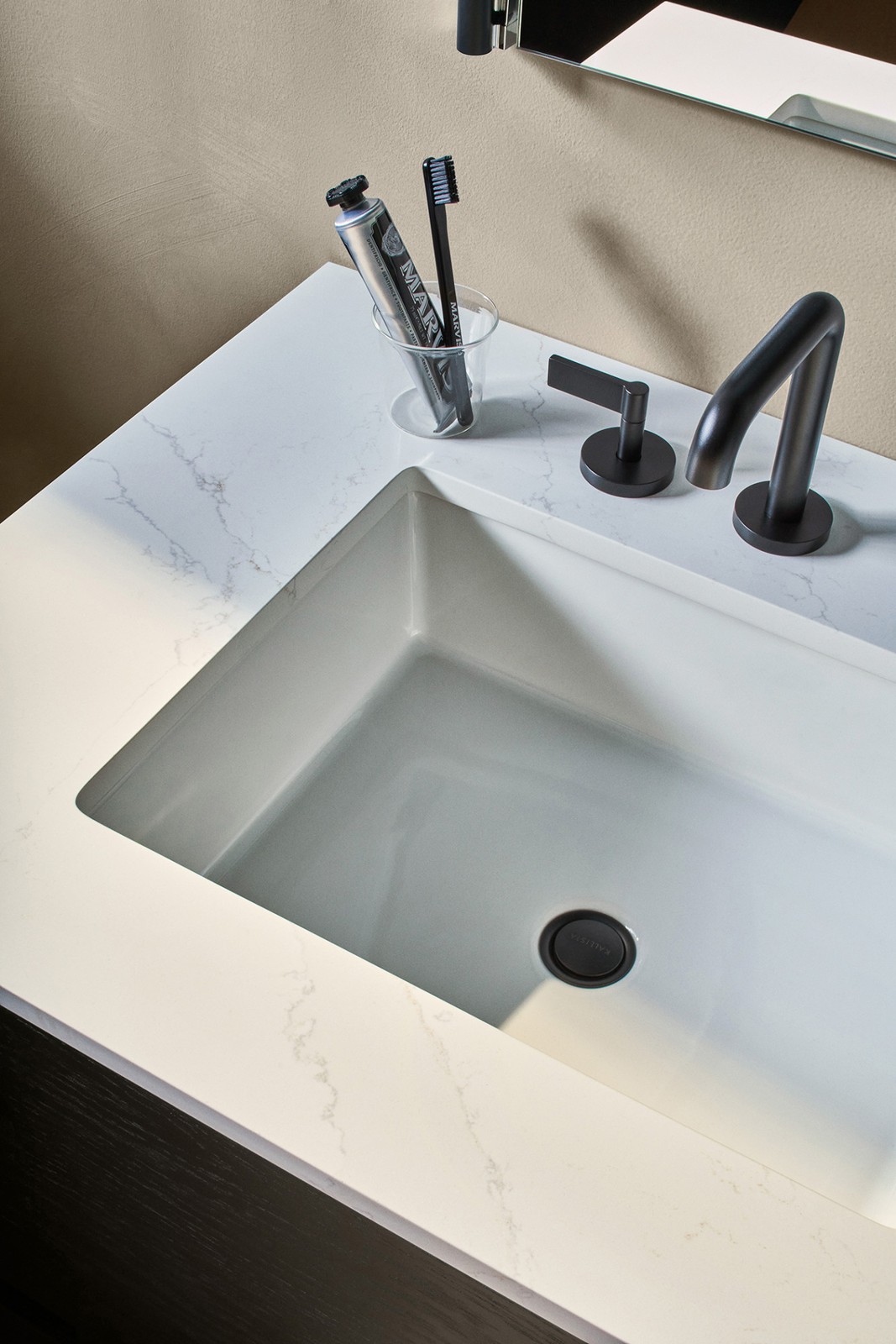 Robern TA36MCO-8CS8 36″ Quartz Vanity Top for Widespread Faucet – White