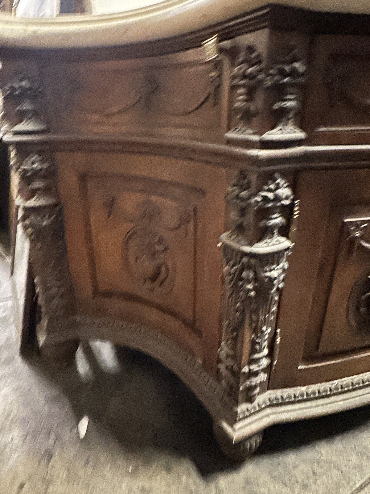 Stone Top Vanity In Lebelvedere Castle 68×27