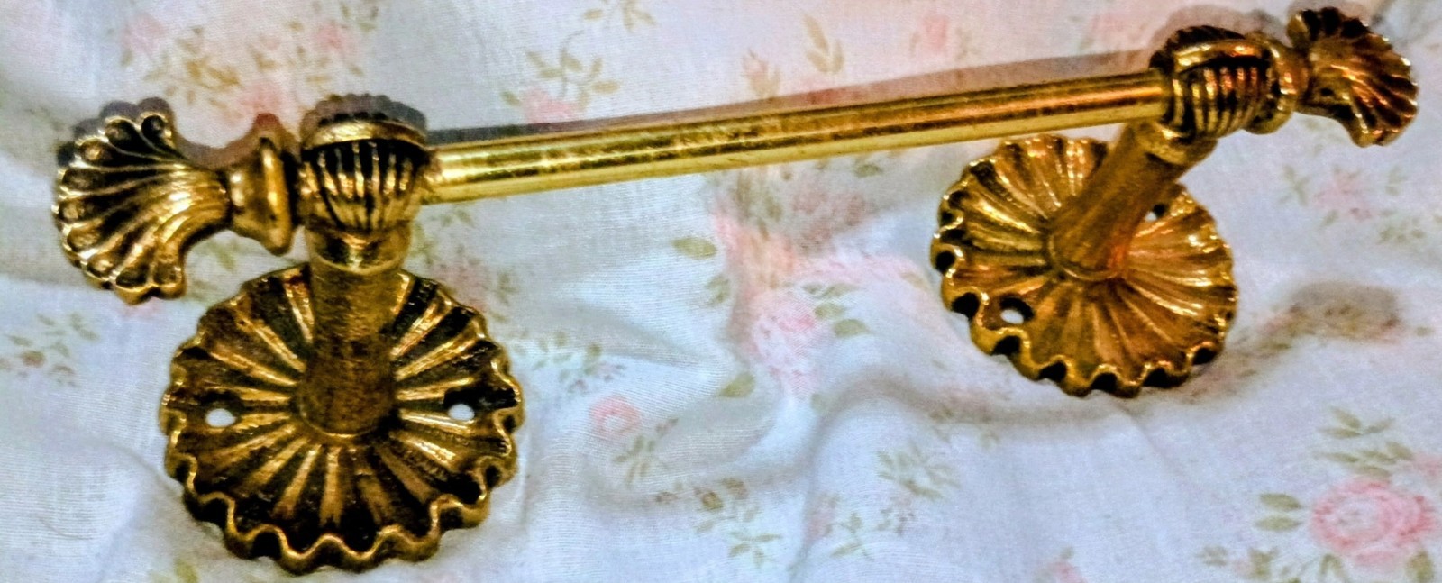 antique brass bathroom faucet and accessories