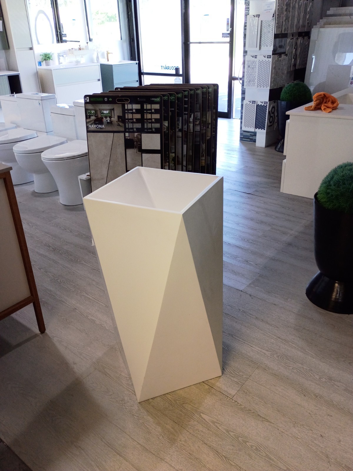 Aquia 34”H x 16”W Luxury Geometric Freestanding Bathroom Pedestal Sink”