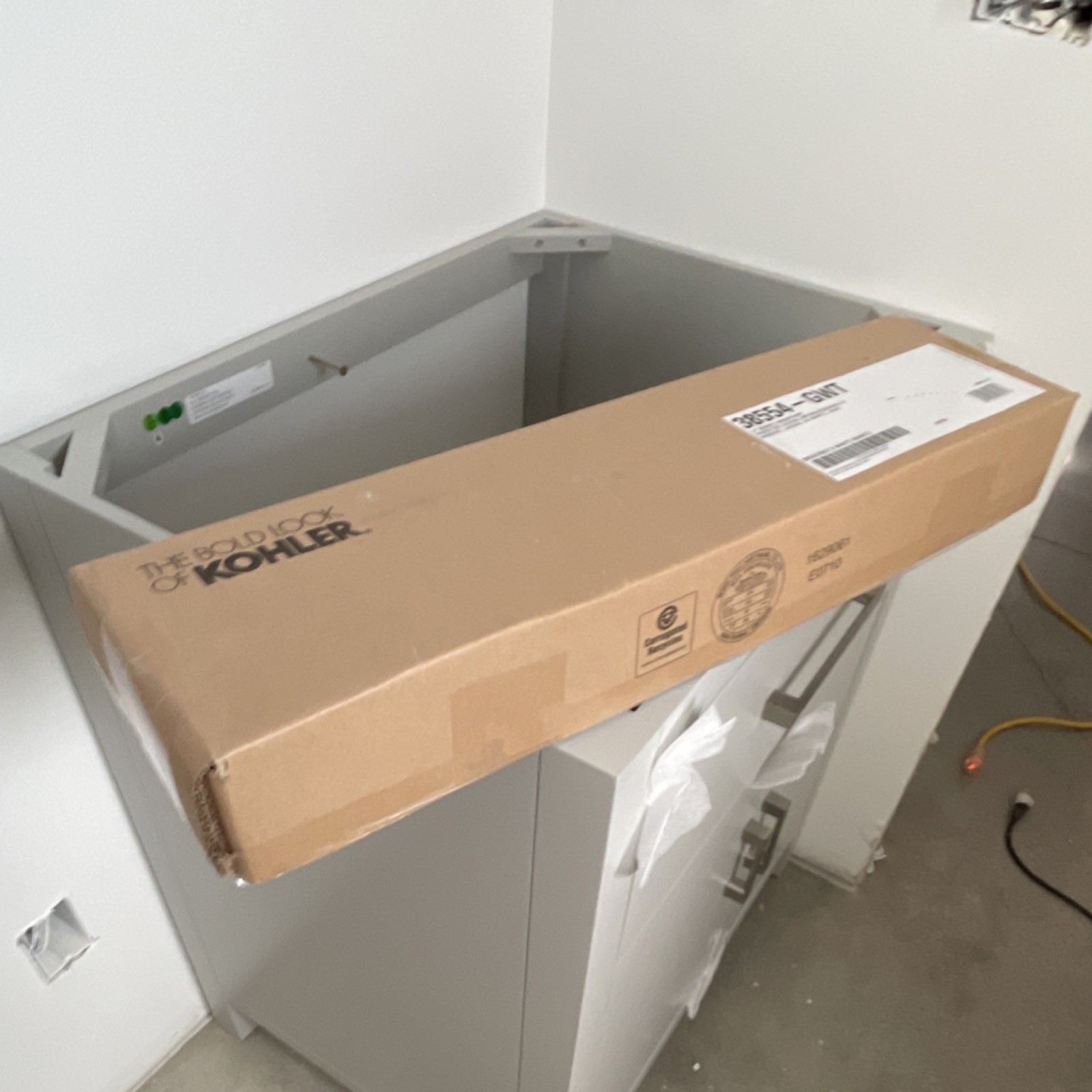 Kohler Quartz Sidesplash White 4” x 21-11/16″ x 2″