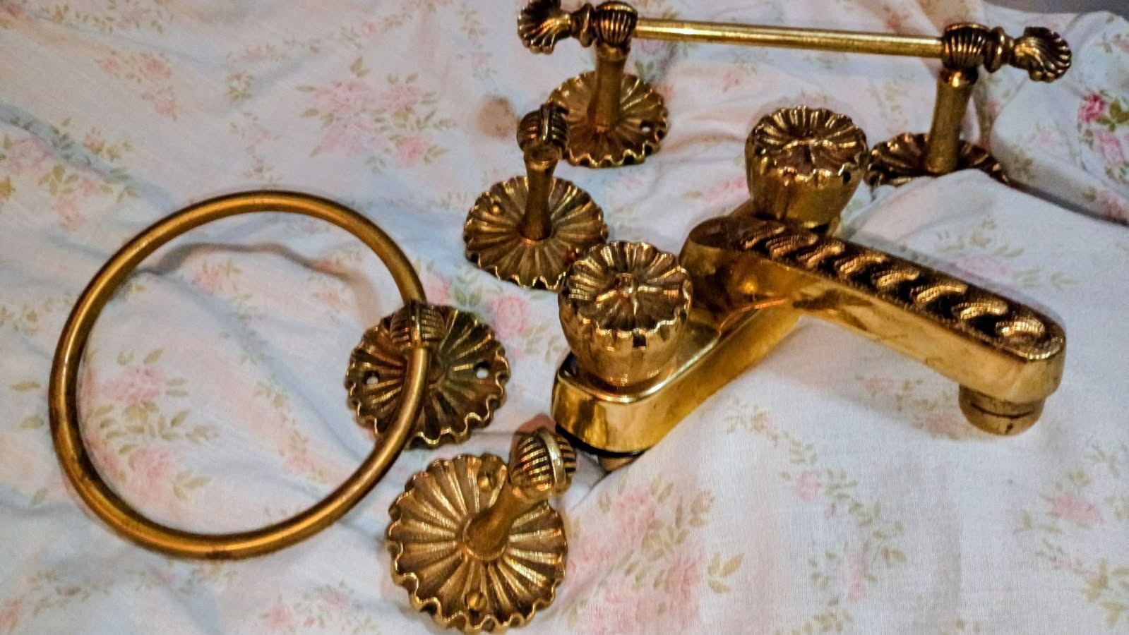 antique brass bathroom faucet and accessories