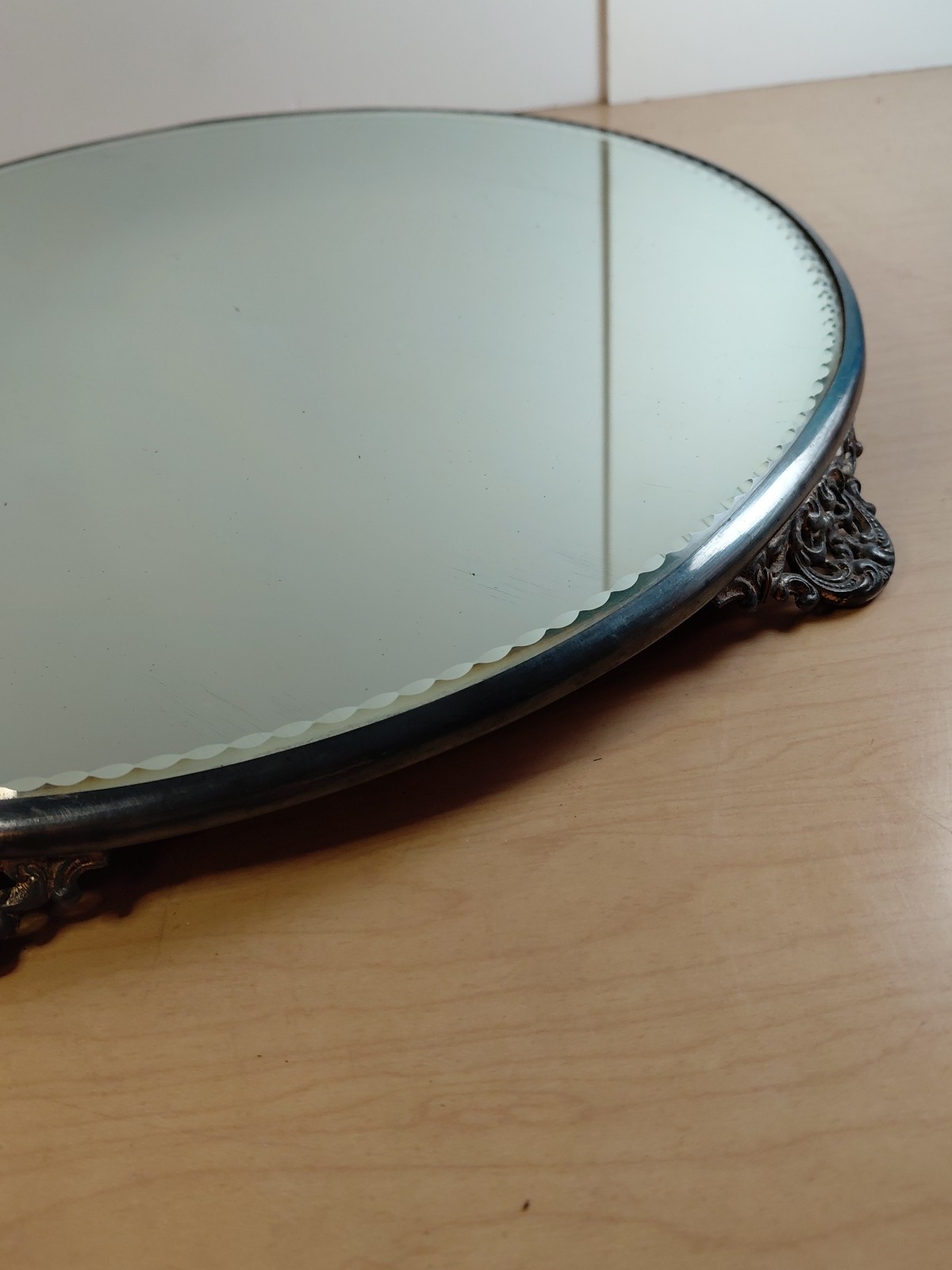 Late 19th Century Victorian Round Mirrored Vanity Plateau – 15.5″ Mirror