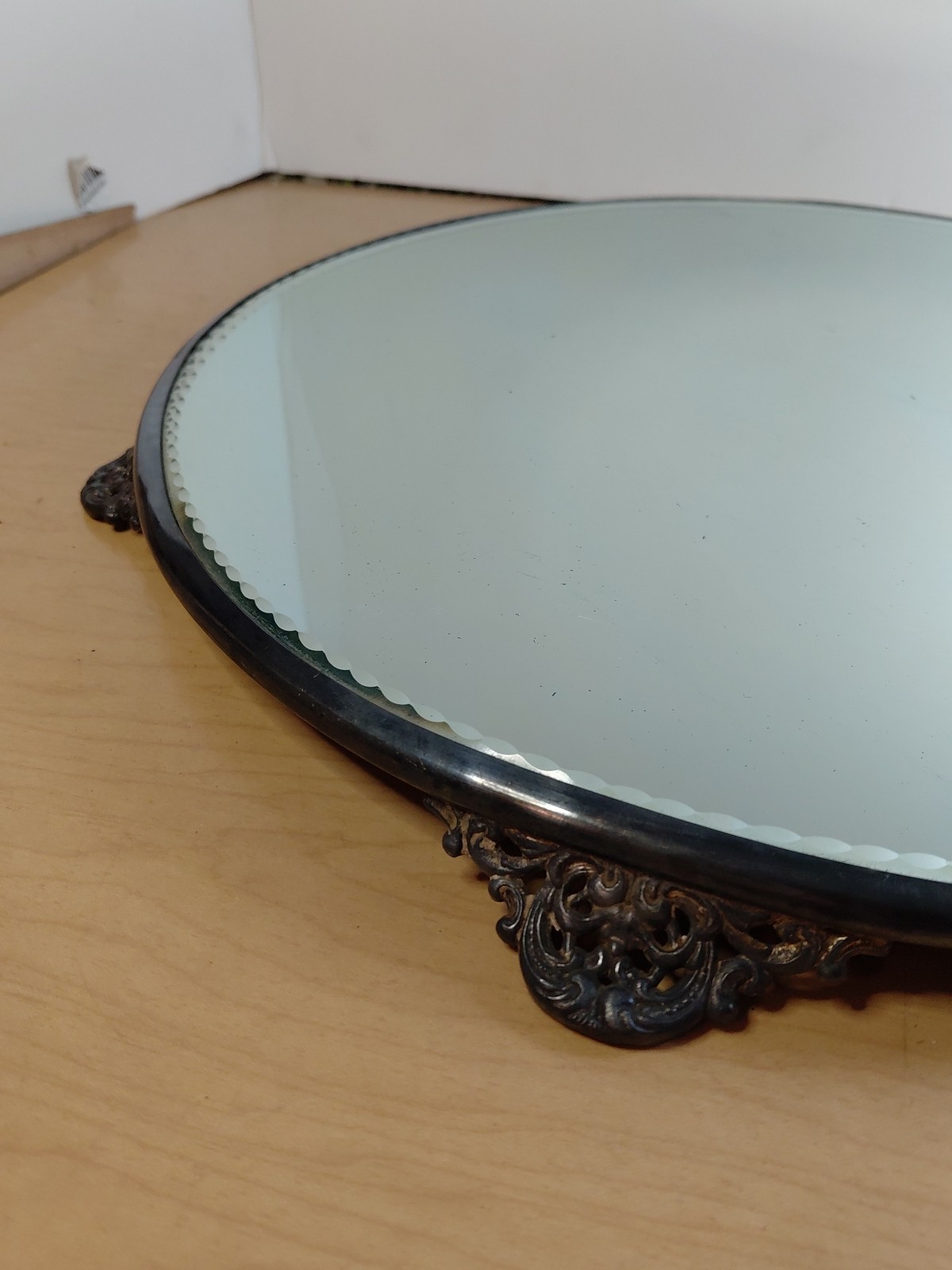 Late 19th Century Victorian Round Mirrored Vanity Plateau – 15.5″ Mirror