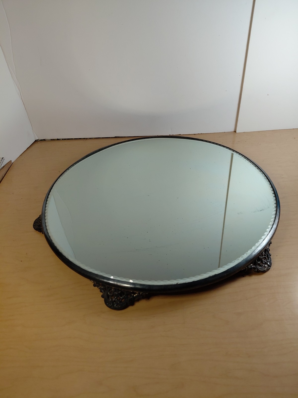 Late 19th Century Victorian Round Mirrored Vanity Plateau – 15.5″ Mirror