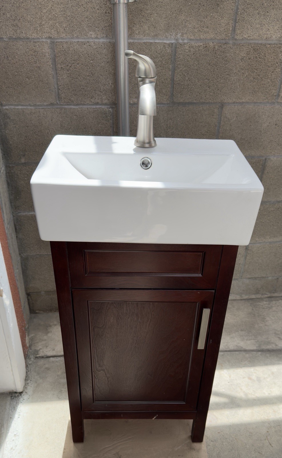 Brown Freestanding Single Sink Bathroom Vanity 24x18x32 Wood/Ceramic 1D/1Dr