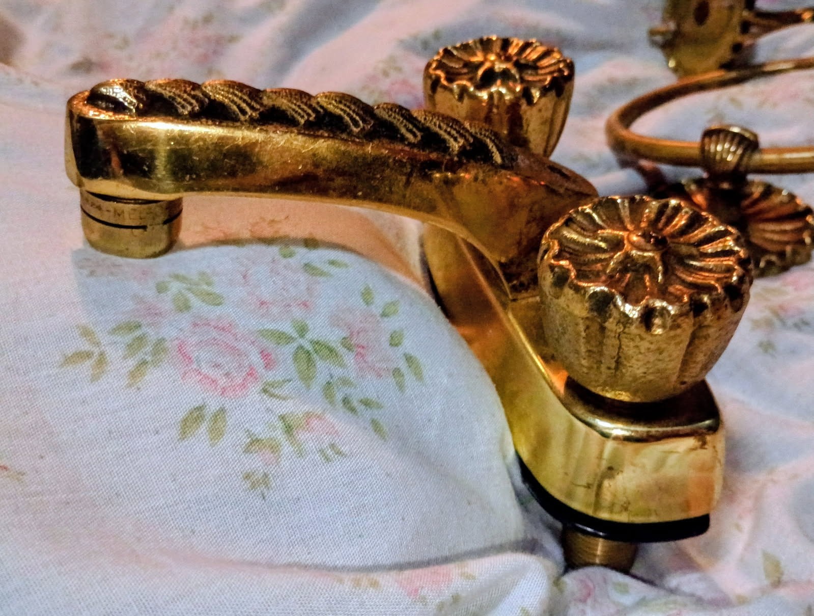 antique brass bathroom faucet and accessories