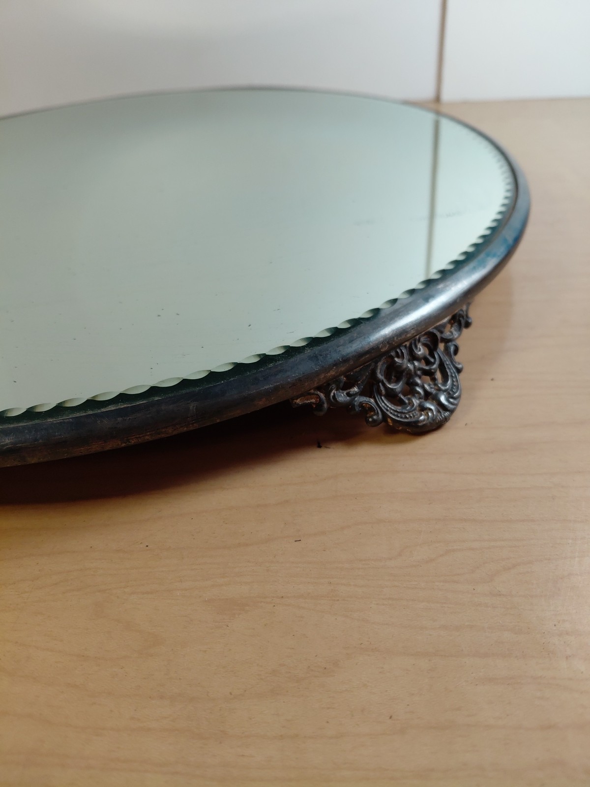 Late 19th Century Victorian Round Mirrored Vanity Plateau – 15.5″ Mirror
