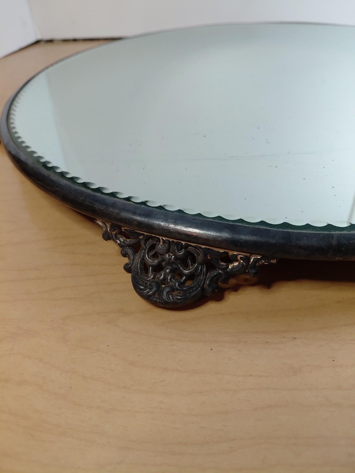 Late 19th Century Victorian Round Mirrored Vanity Plateau – 15.5″ Mirror