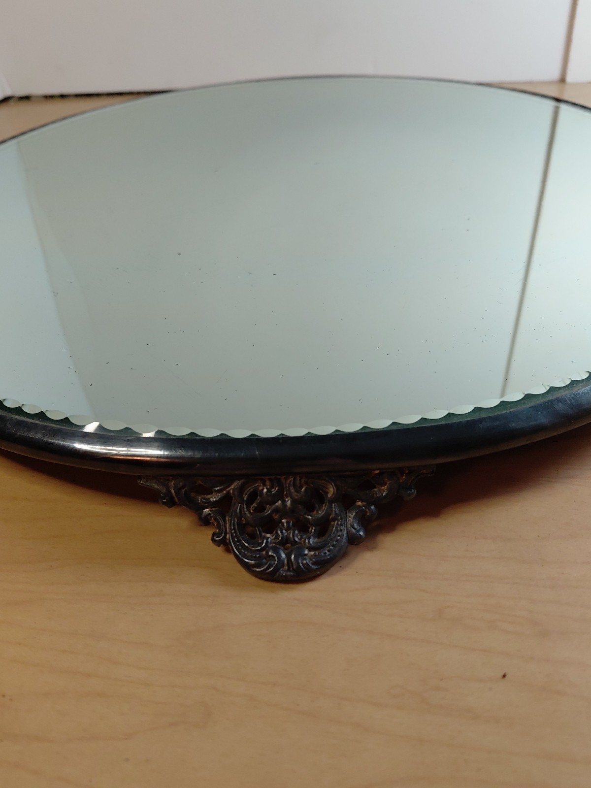 Late 19th Century Victorian Round Mirrored Vanity Plateau – 15.5″ Mirror