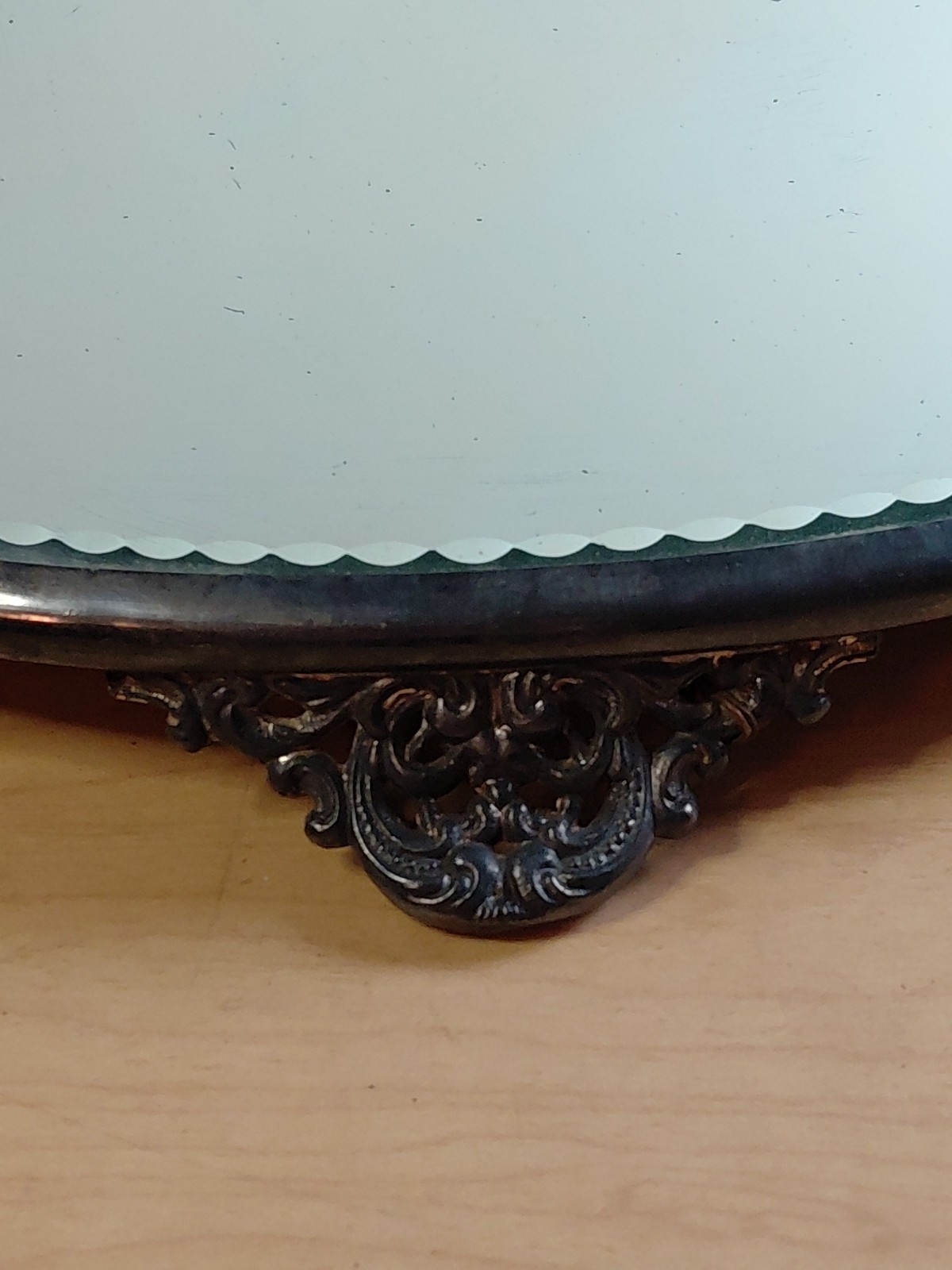 Late 19th Century Victorian Round Mirrored Vanity Plateau – 15.5″ Mirror