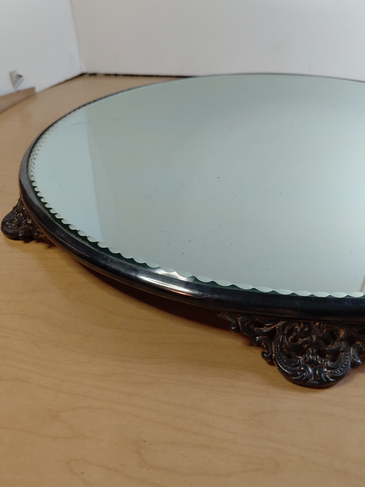 Late 19th Century Victorian Round Mirrored Vanity Plateau – 15.5″ Mirror