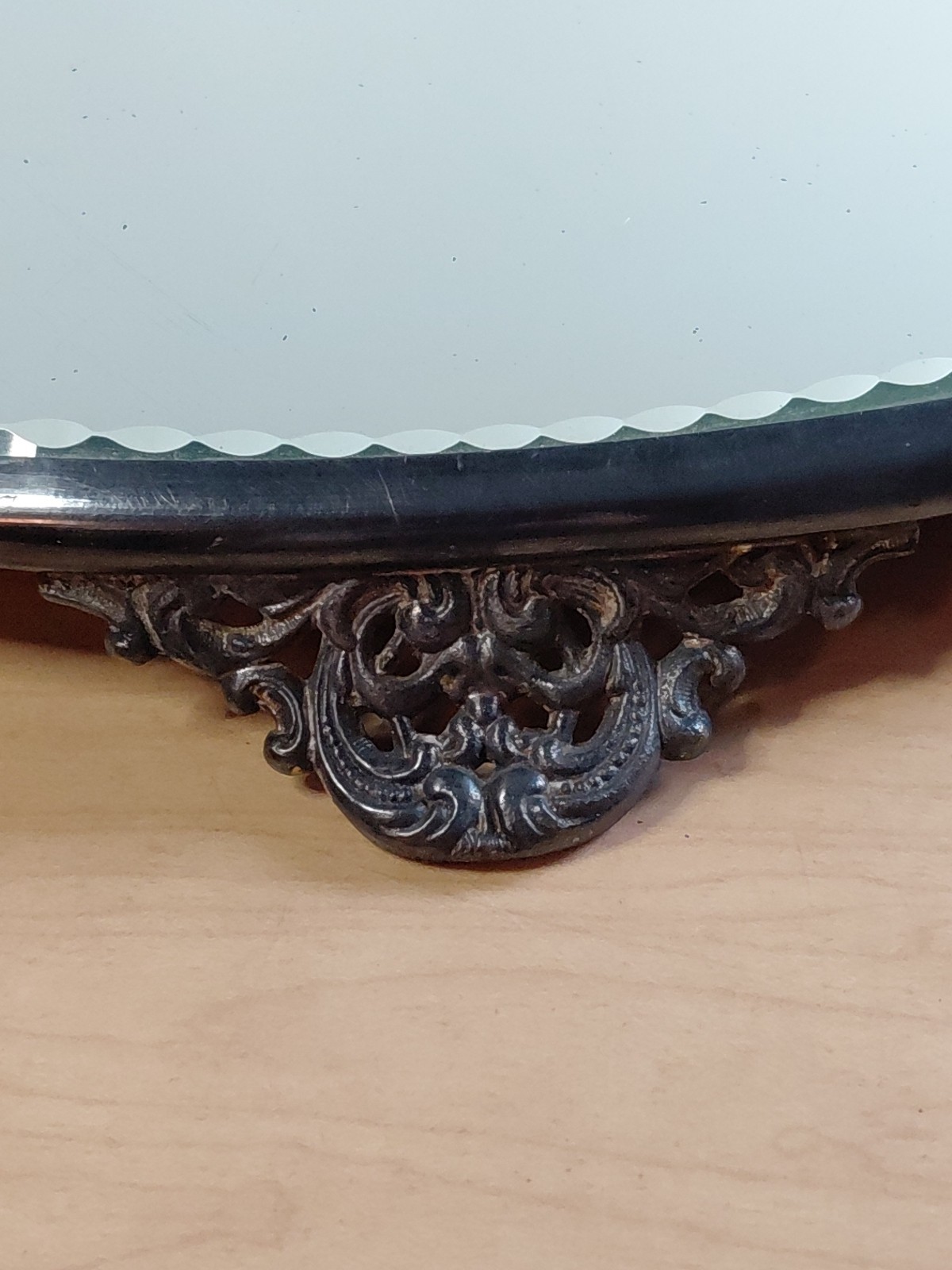 Late 19th Century Victorian Round Mirrored Vanity Plateau – 15.5″ Mirror