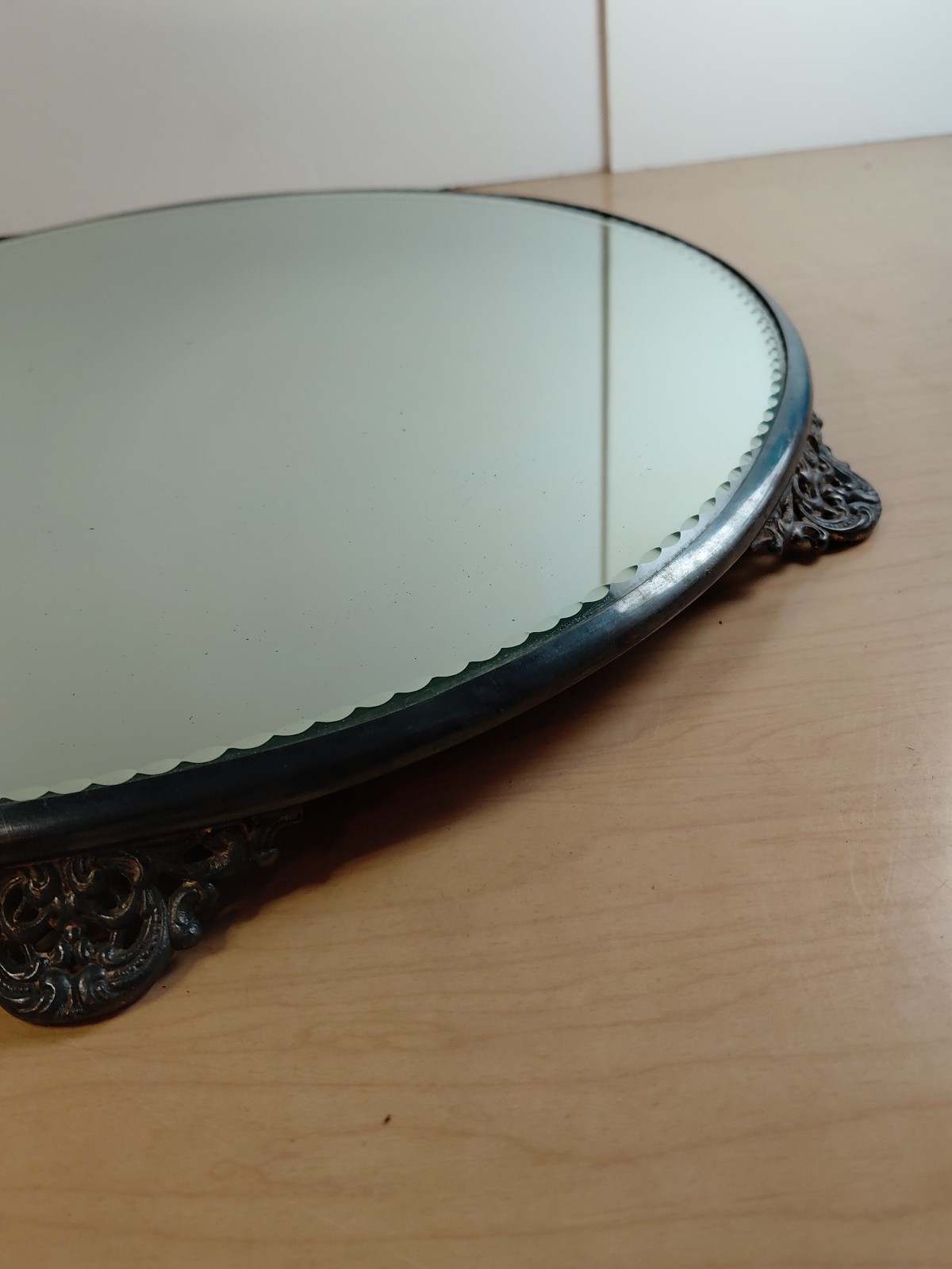 Late 19th Century Victorian Round Mirrored Vanity Plateau – 15.5″ Mirror