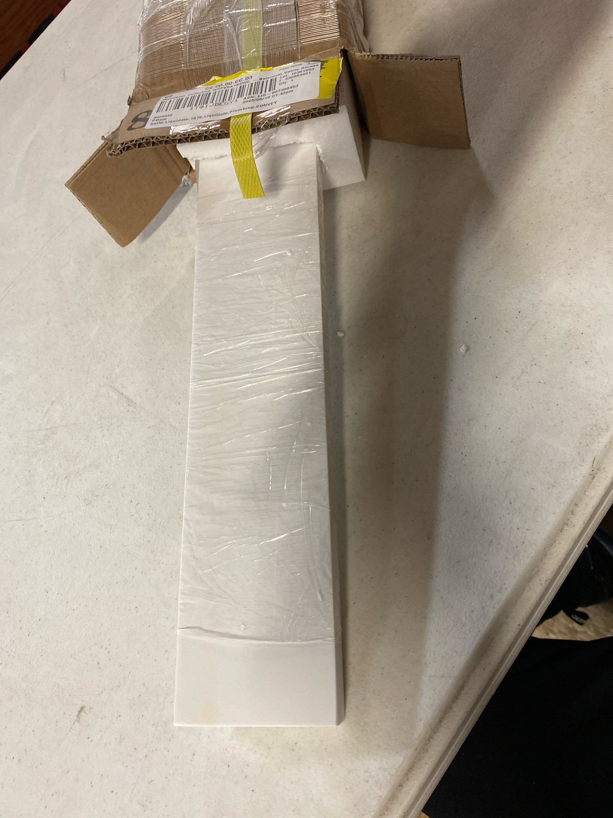 Wyndham Collection WCFVCA1SSWC 21-1/4″ x 3″ Sidesplash – White Cultured Marble