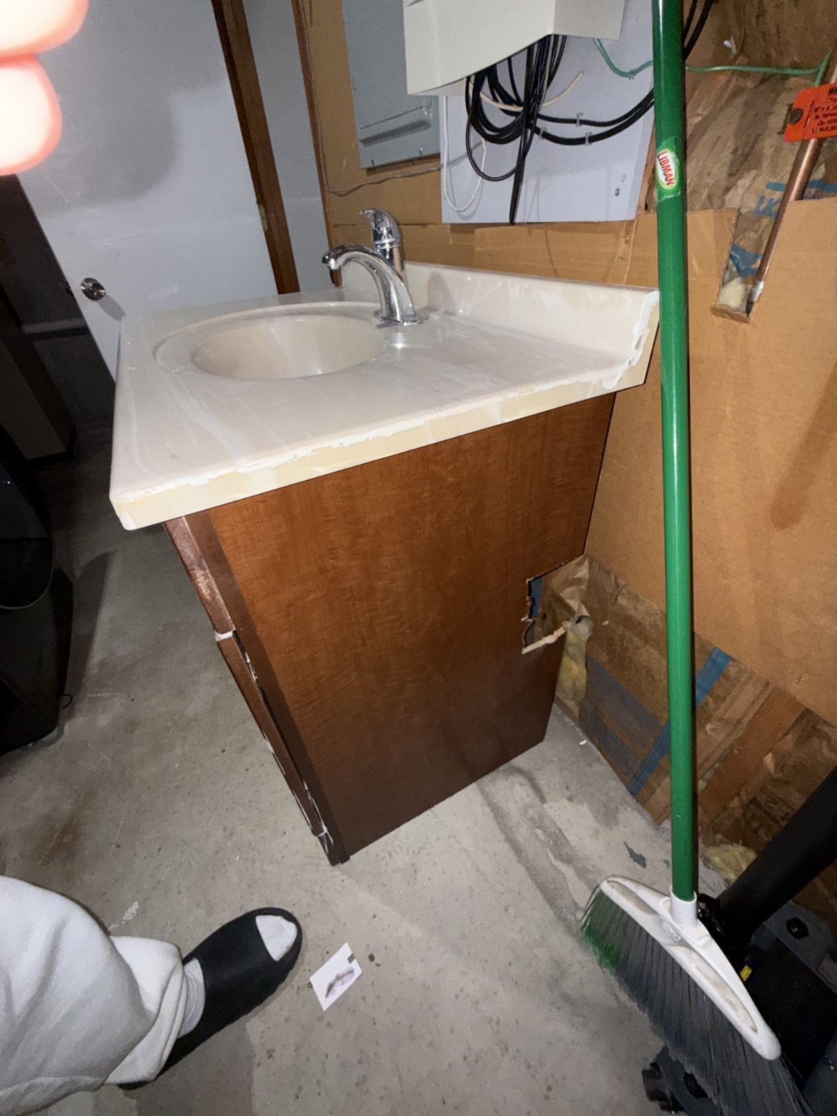 37″ Brown Bathroom vanity – 3 doors – Faucet included – Beige top