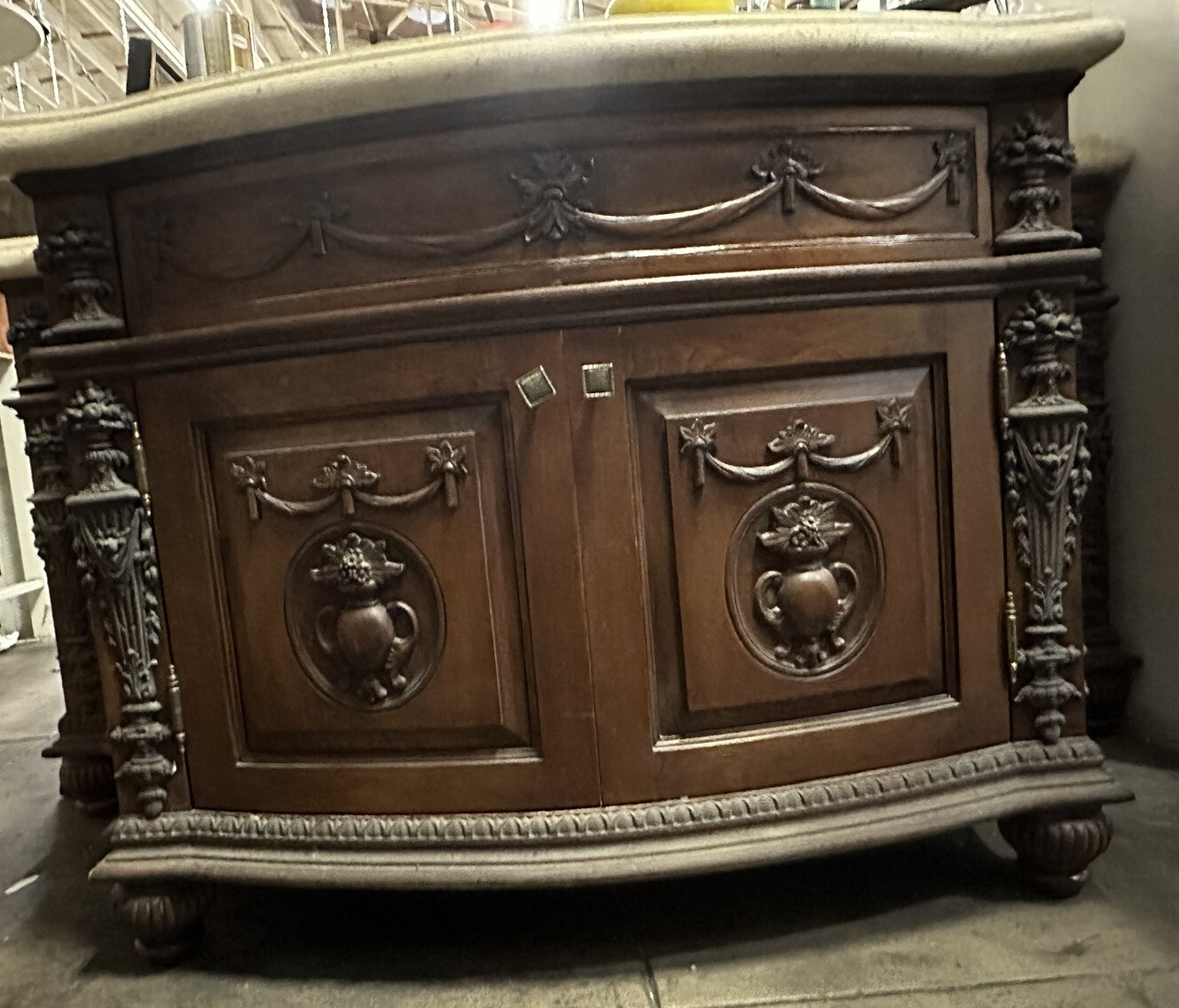 Stone Top Vanity In Lebelvedere Castle 68×27