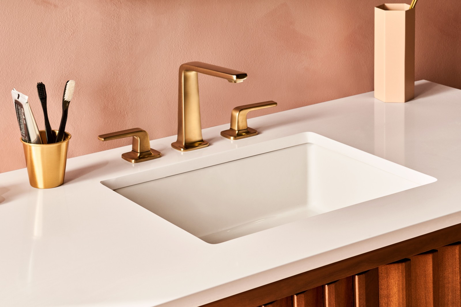 Robern TB61UDO-8D2 61″ Quartz Vanity Top for Widespread Faucet – White Zeus