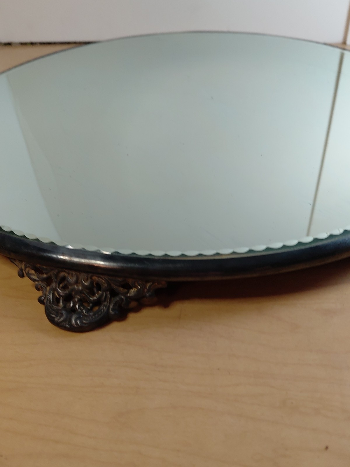 Late 19th Century Victorian Round Mirrored Vanity Plateau – 15.5″ Mirror