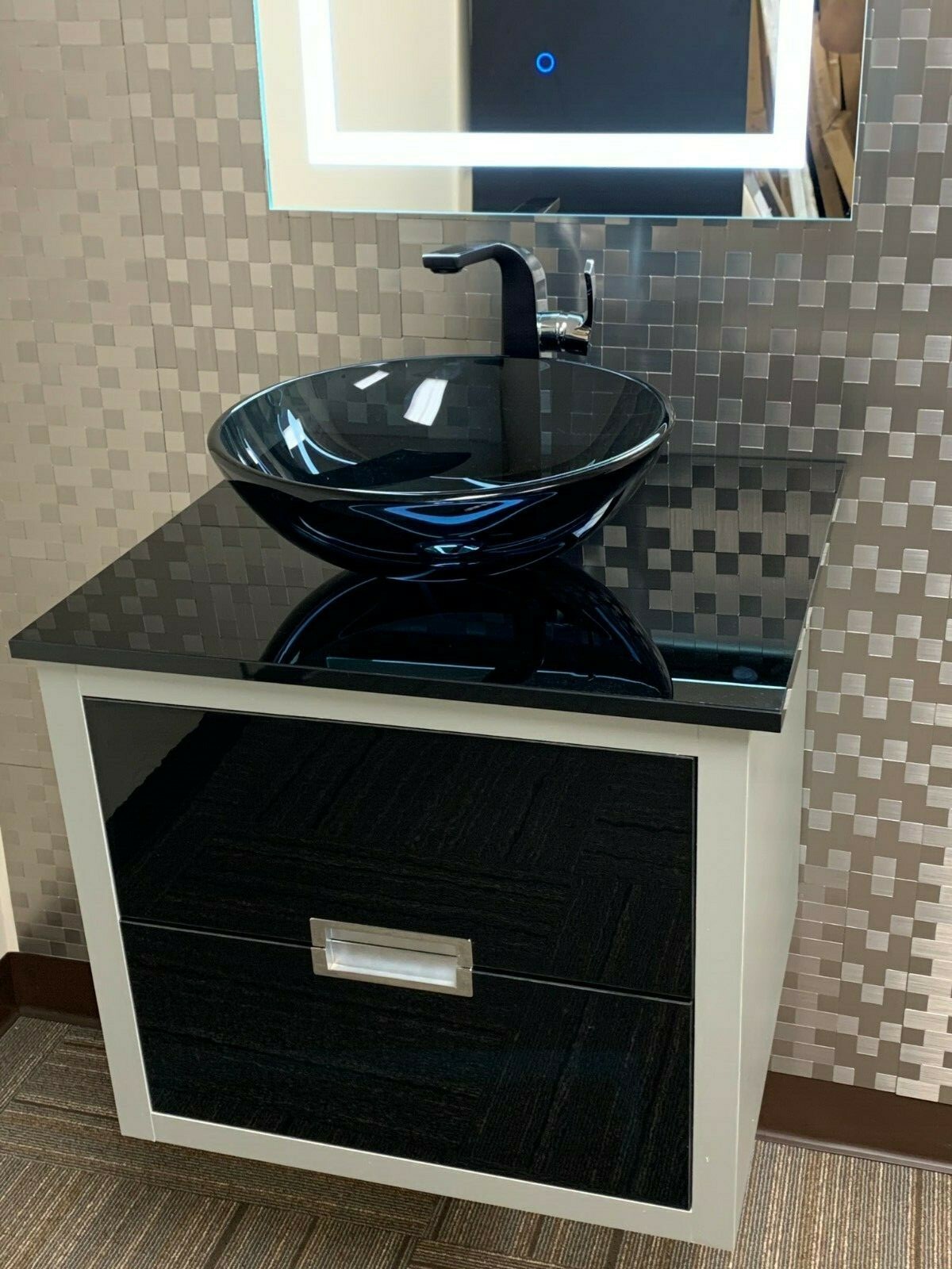 Modern 24″Bathroom Vanity silver/black+LED Mirror+cntr.Top+ sink+faucet DAN24Lux