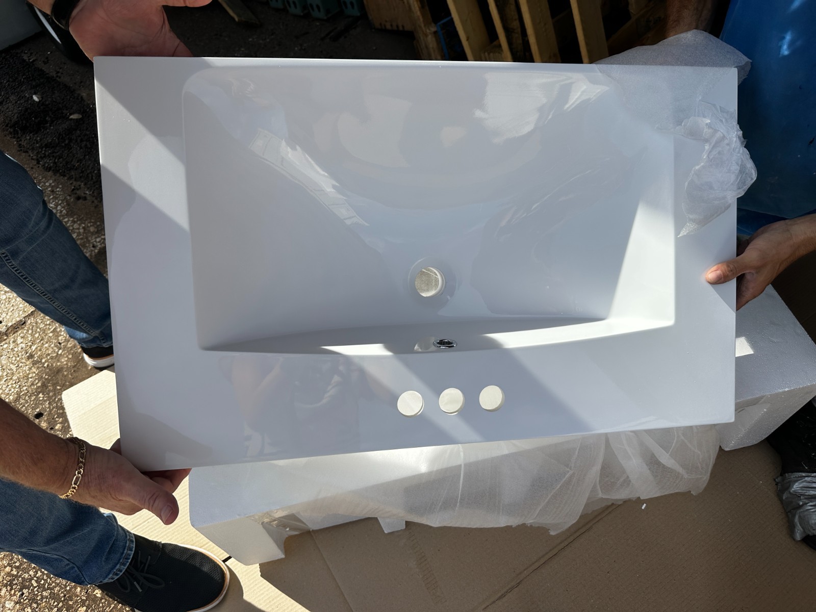 30 in. W x 18 in. D Resin Single Bathroom Basin Sink, Vanity Top in White with 3