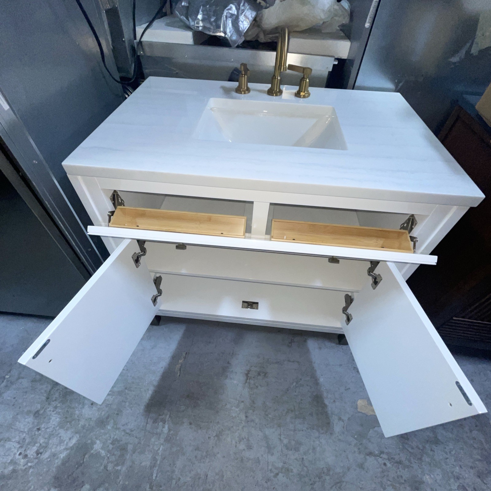 James Martin Vanities 330-V30-3PBL Breckenridge 36”- White