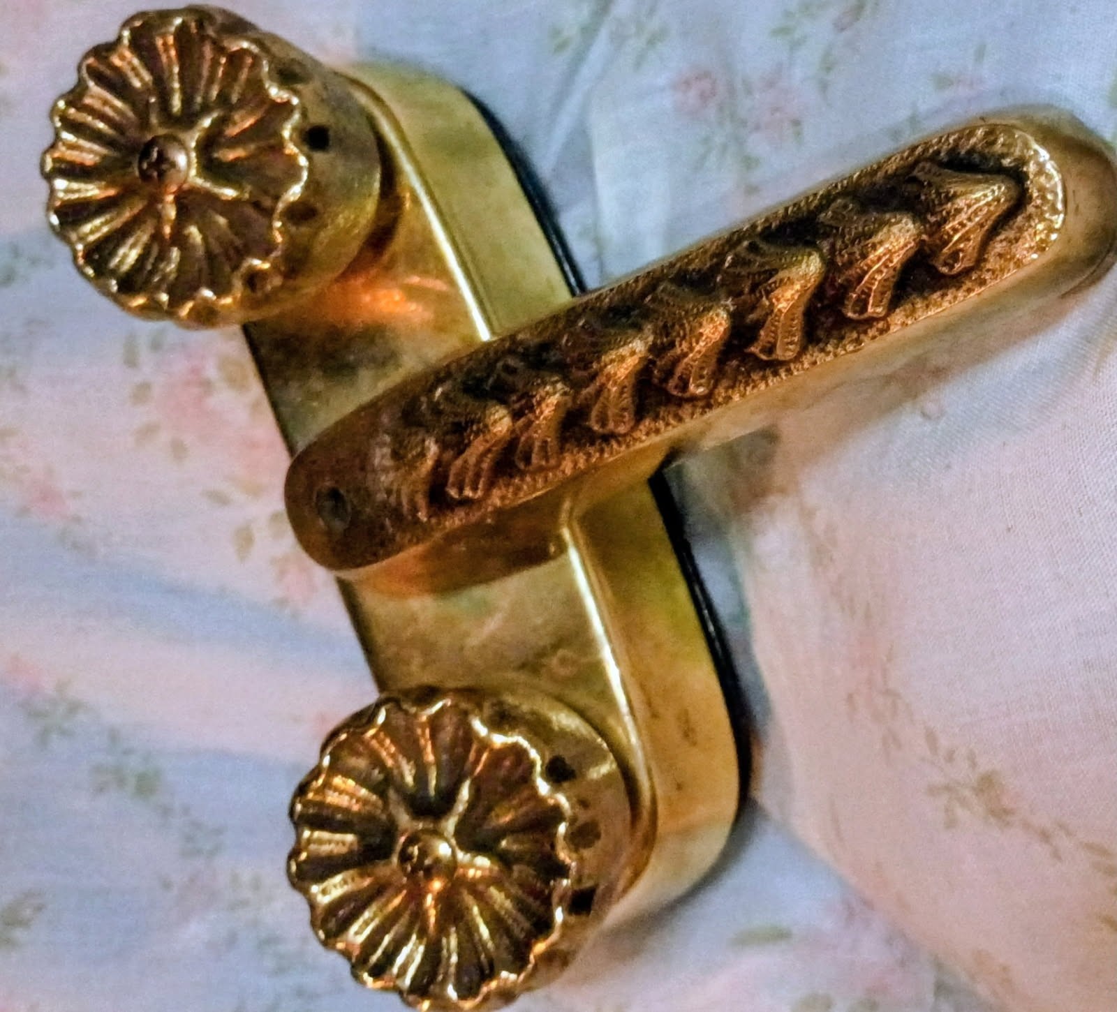 antique brass bathroom faucet and accessories