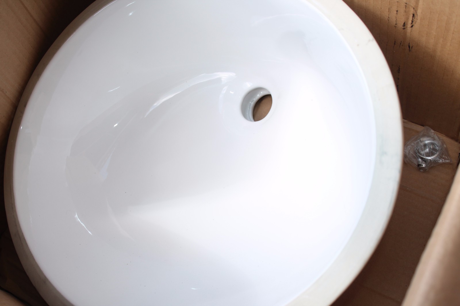 NEW Virtu USA 19.3″ x 15.7″ x 7.9″ Single Ceramic Basin Vanity White