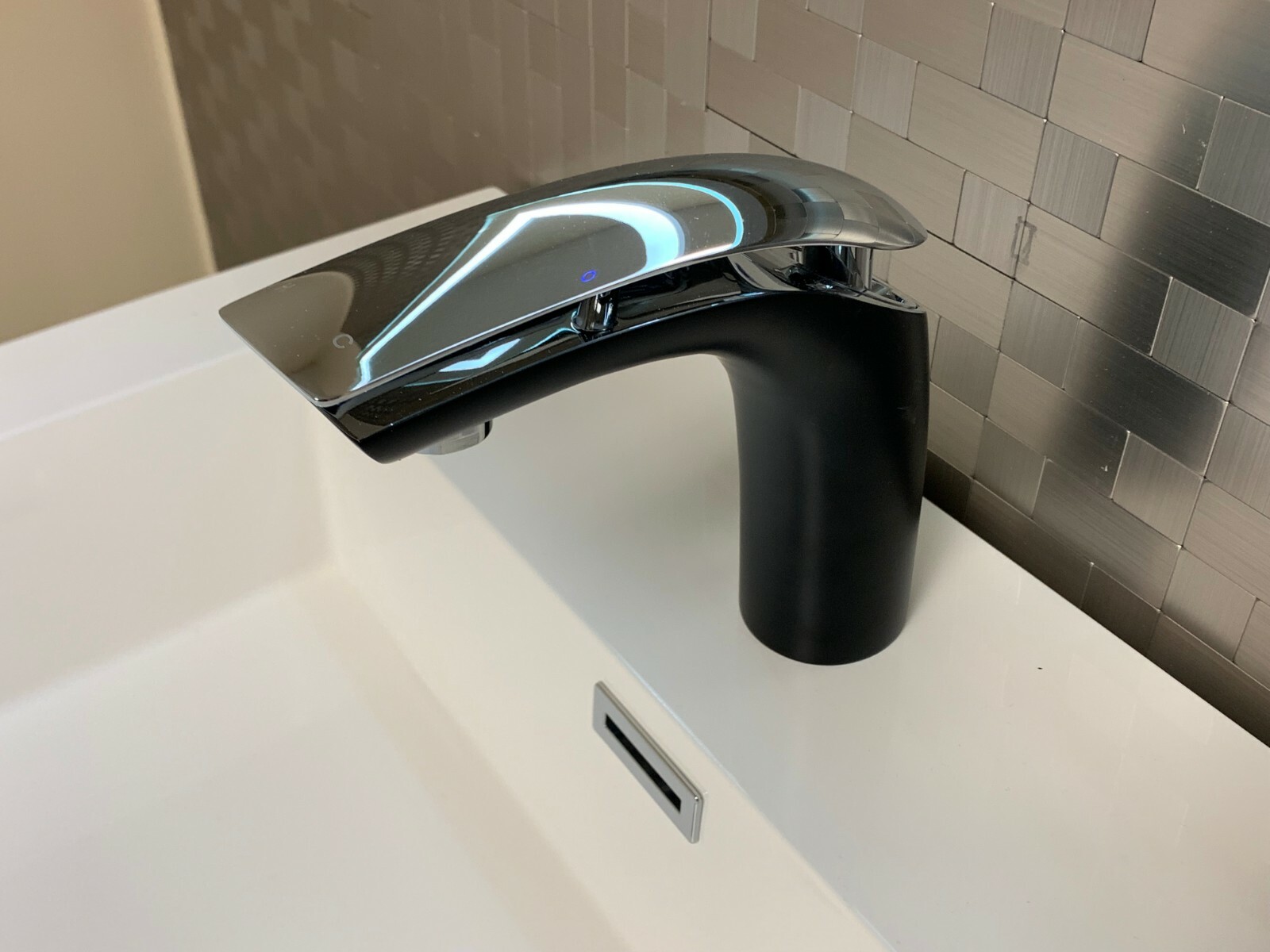 Modern 24″ Single Bathroom Vanity silver/black+LED Mirror+sink+faucet mod.DAN24